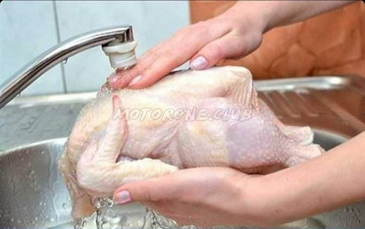 غسل الدجاج قبل الطهي