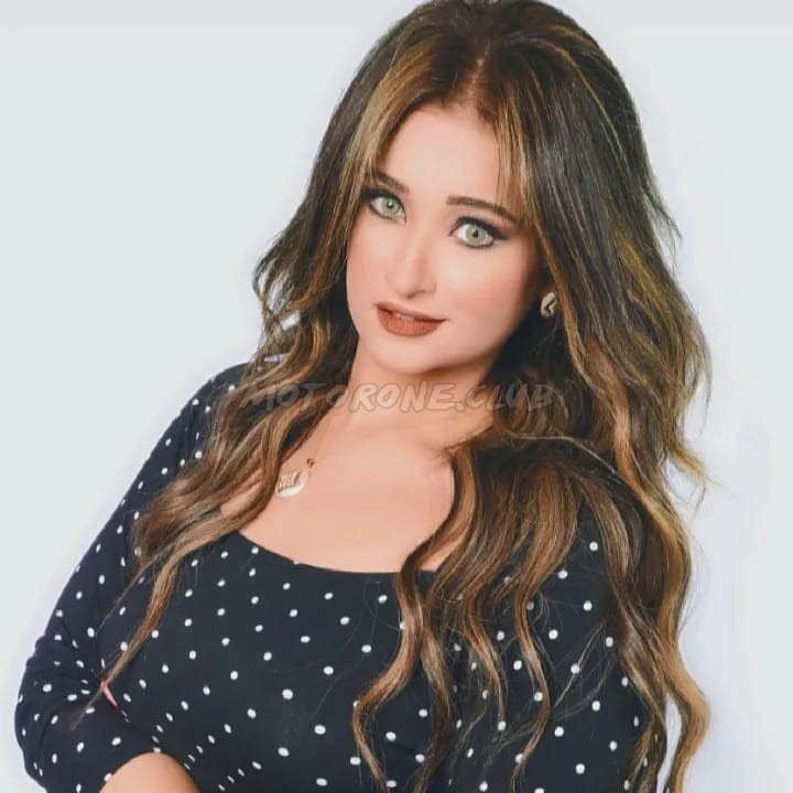 مذيعة قناة الحدث الاء عبد العزيز
